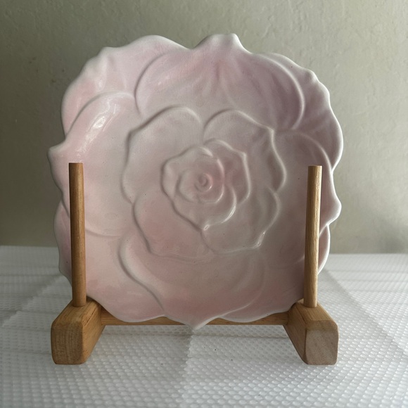 Set of 5 Pink Rose Shaped Ceramic Plates - Picture 3 of 3